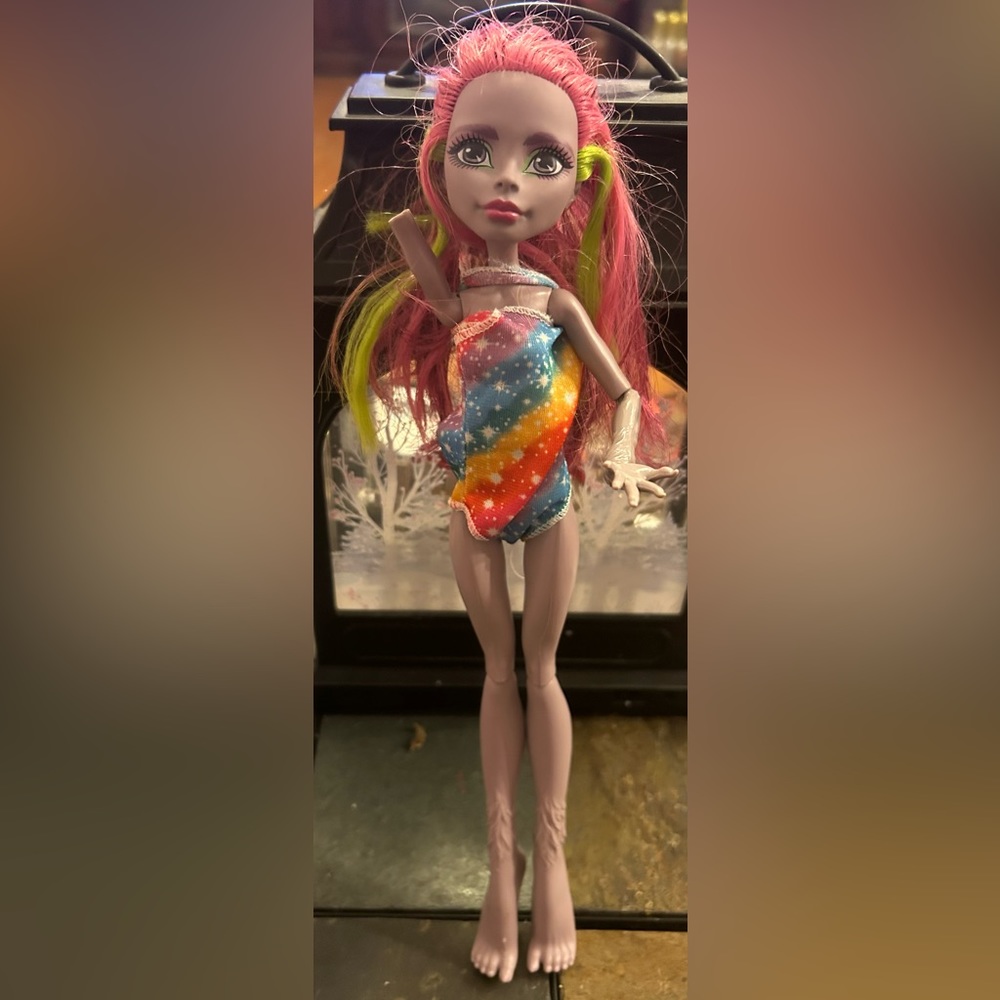 Monster high Marisol Coxi.  Missing one arm